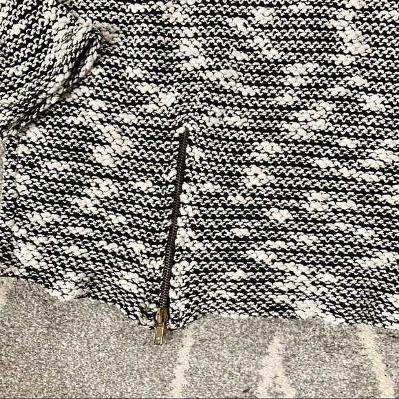 Mi Ami Black & White Marled Boxy Sweater w/ Zipper Detail - Picture 2 of 5